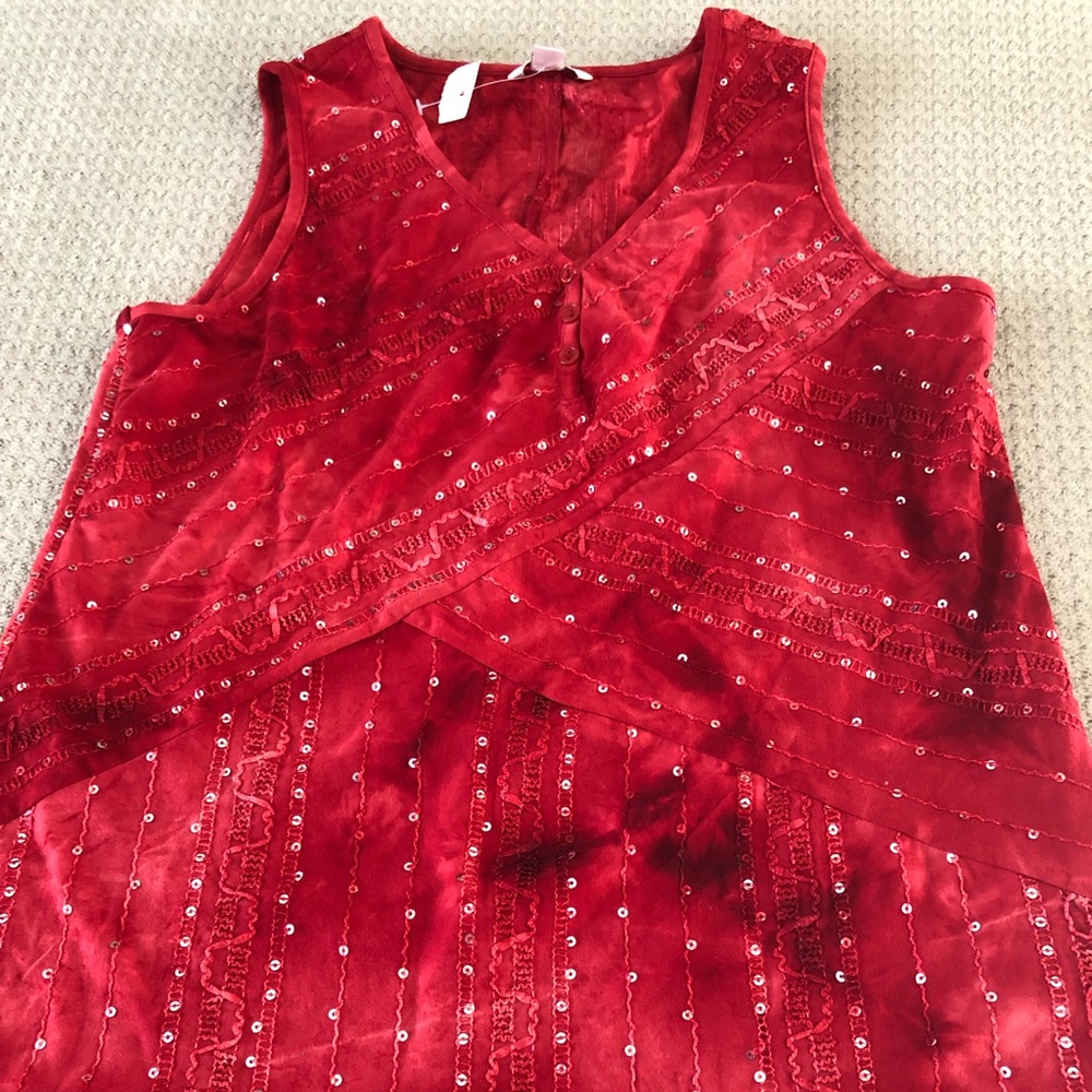 Sleeveless red sparkled shirt